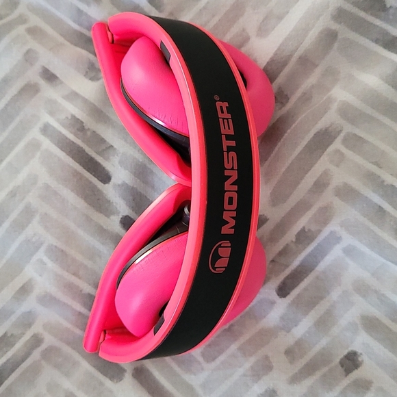 Monster DNA Pink & Black Headphones - Picture 12 of 14